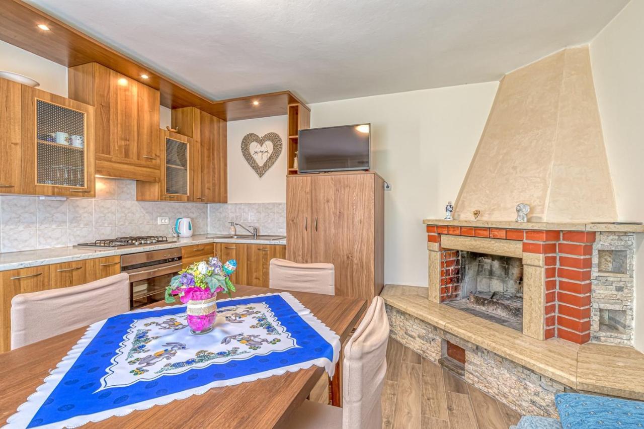 Apartment Flores Stari Pazin エクステリア 写真