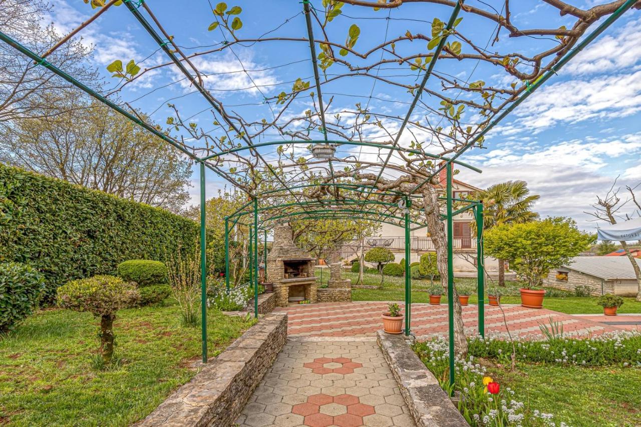 Apartment Flores Stari Pazin エクステリア 写真